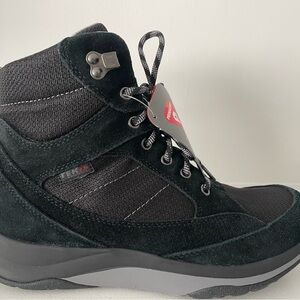 LLBean Snow Sneakers Womens size 8- NWT